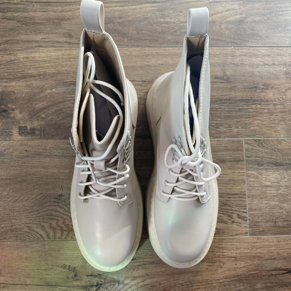 Lace up chunky sole ankle boot - Picture 2 of 3